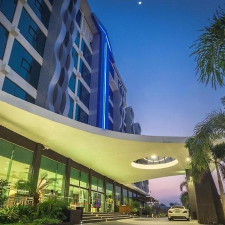 Alvarez Hotel Buriram Exteriér fotografie