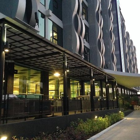 Alvarez Hotel Buriram Exteriér fotografie