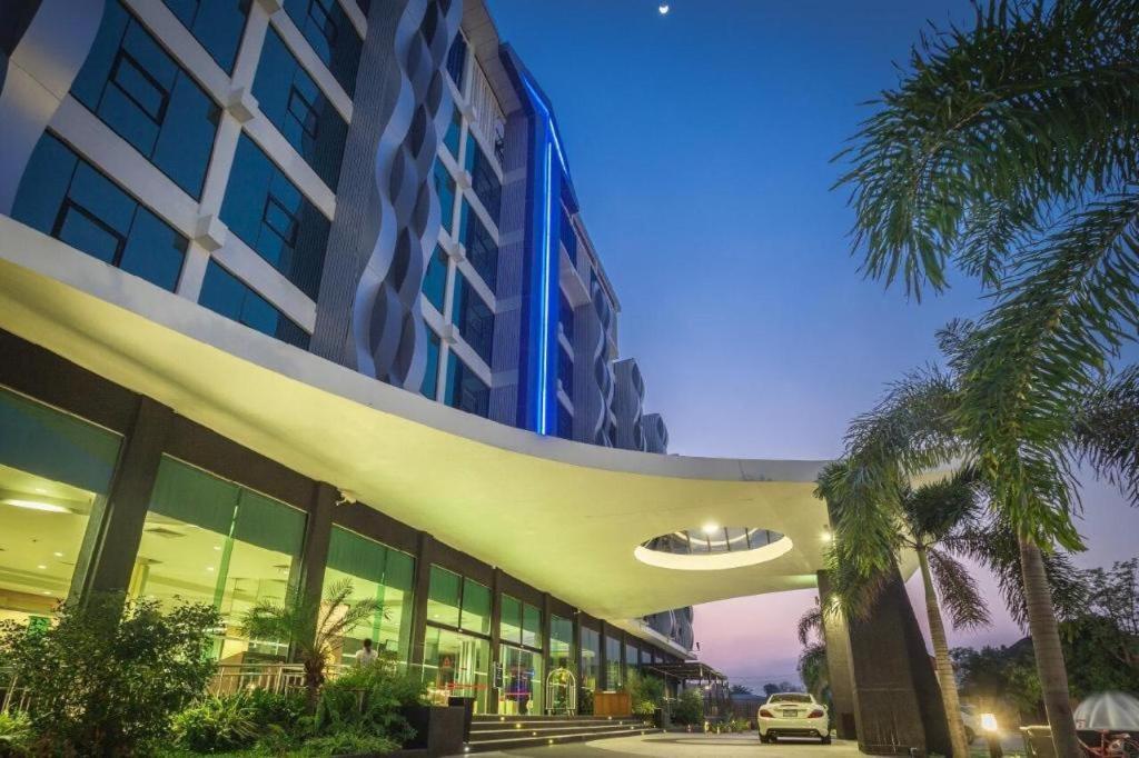 Alvarez Hotel Buriram Exteriér fotografie