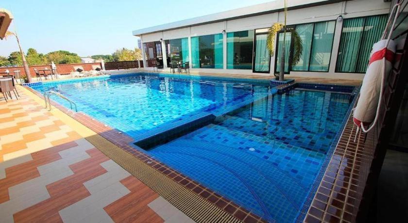 Alvarez Hotel Buriram Exteriér fotografie