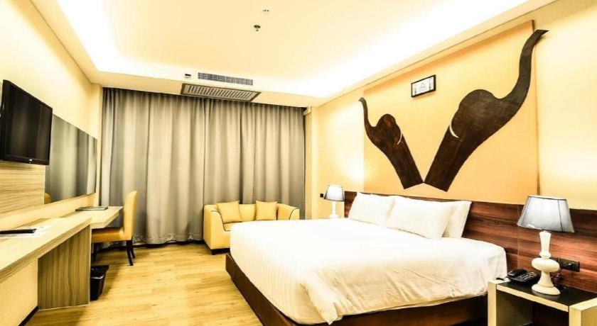 Alvarez Hotel Buriram Exteriér fotografie