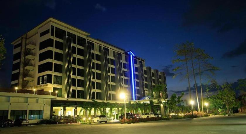 Alvarez Hotel Buriram Exteriér fotografie