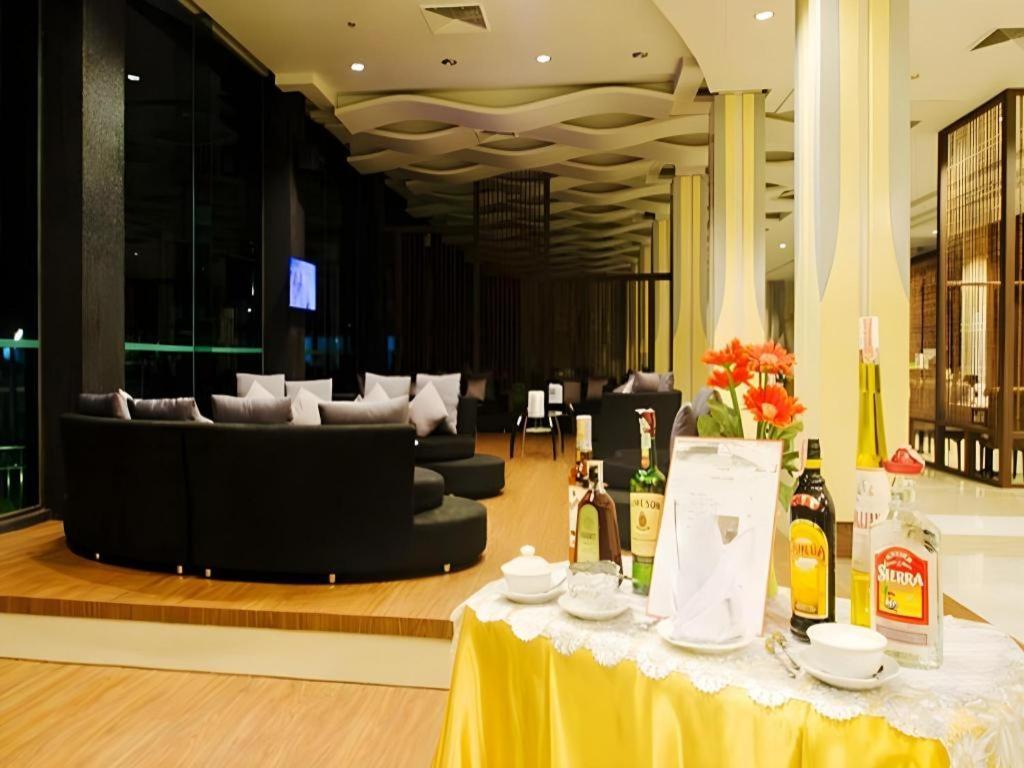 Alvarez Hotel Buriram Exteriér fotografie
