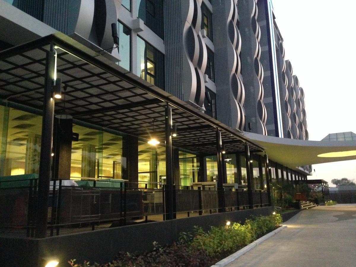 Alvarez Hotel Buriram Exteriér fotografie